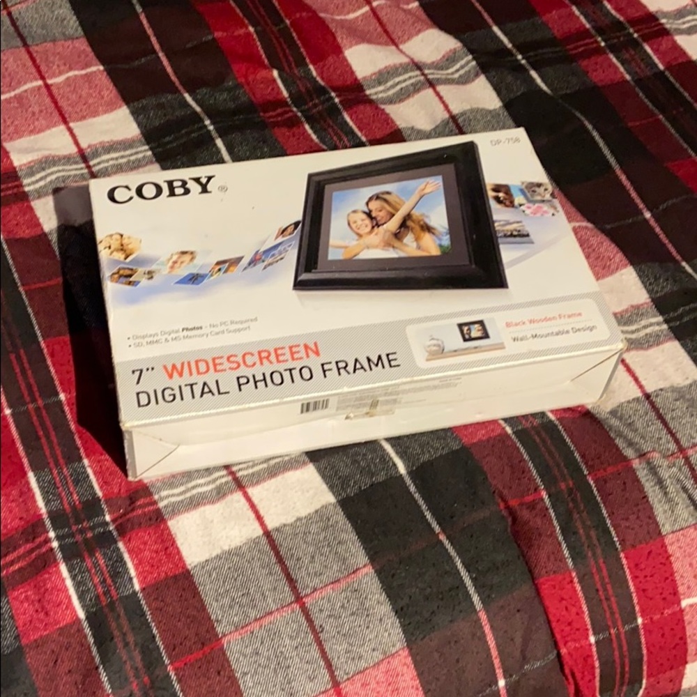 Coby 7” Widescreen Digital Photo Frame